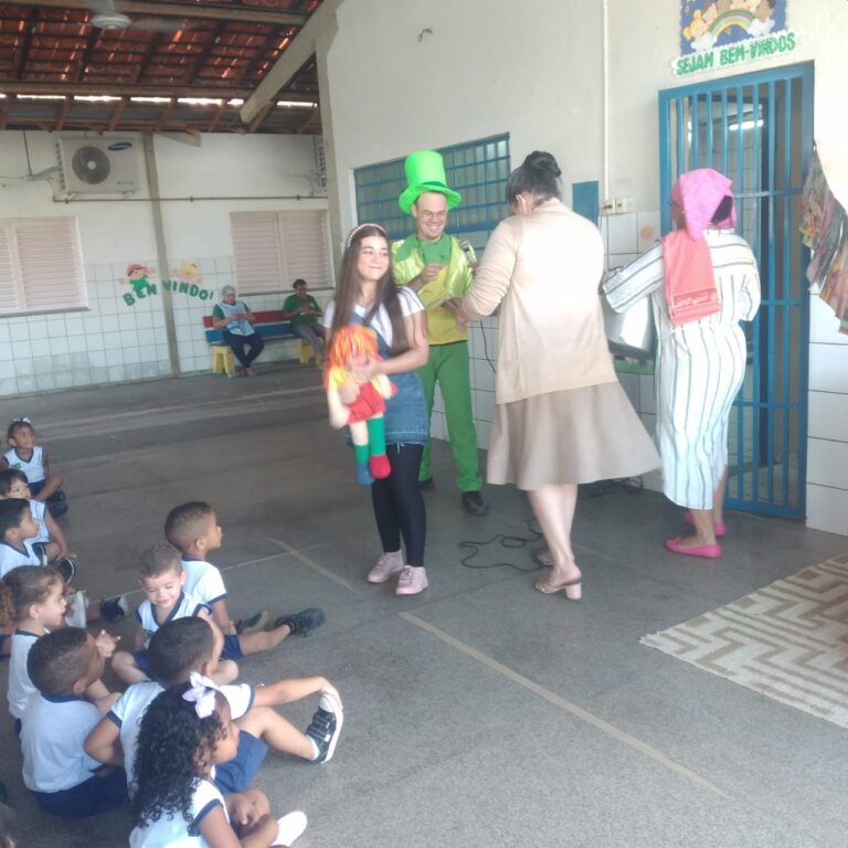 Em comemoração ao dia do livro infantil e os alunos da disciplina de Fonoaudiologia educacional estão empenhados em celebrar essa data tão importante!