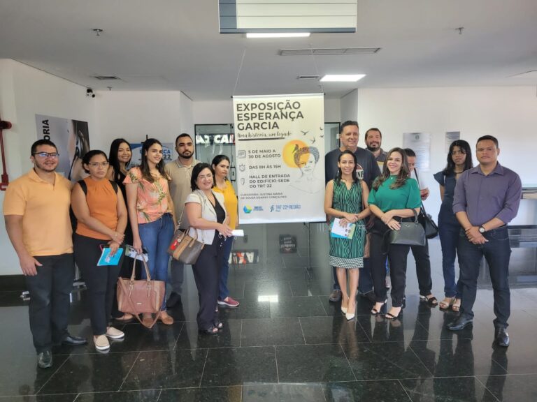 Alunos de Direito da FATEPI visitam exposição Esperança Garcia e exploram o Centro de Memória do TRT/PI