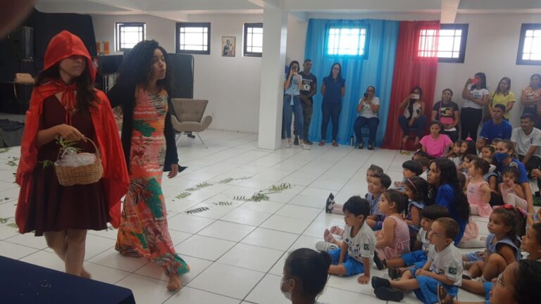 Discentes de Fonoaudiologia promovem dia interativo através da contação de histórias ao público infantil