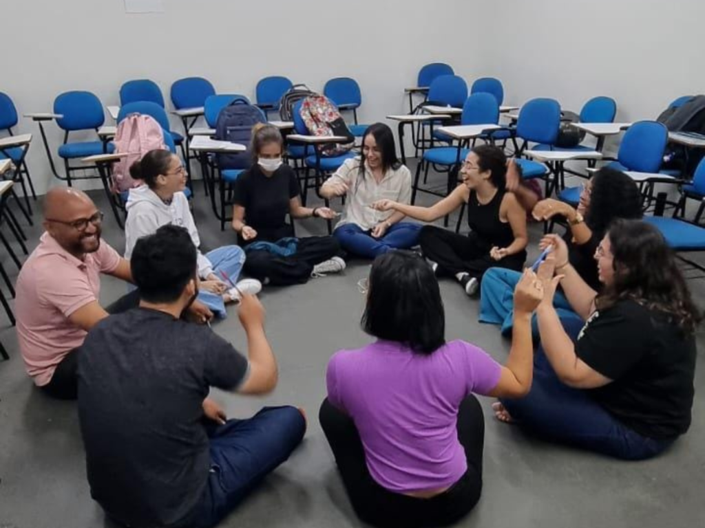 Aprendizado imersivo e prático na disciplina de Teorias e Técnicas de Grupo no Curso de Psicologia