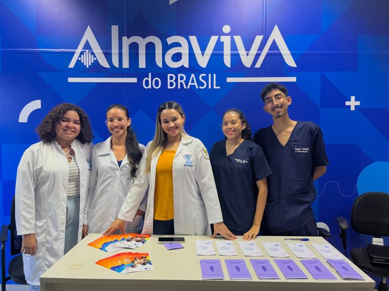 Alunos de Fisioterapia promovem ação de saúde na empresa Almaviva