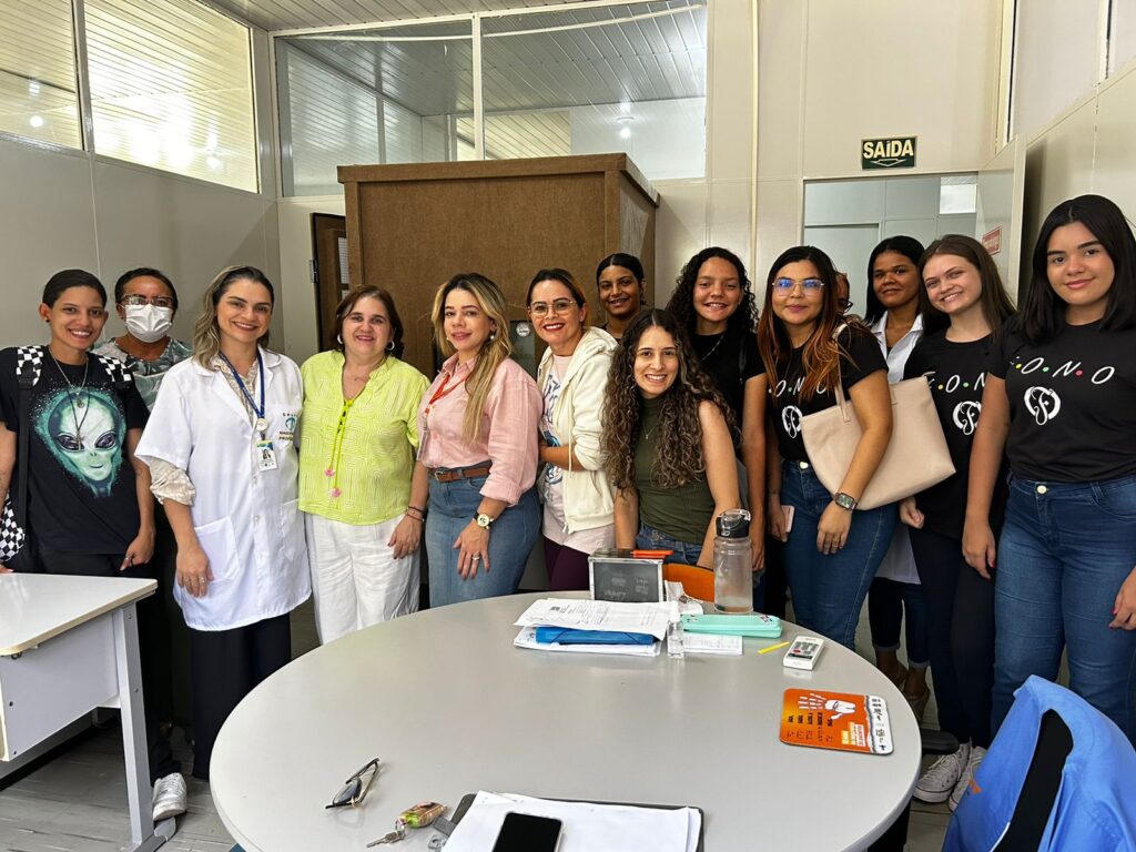 Estudantes e professores de Fonoaudiologia e Fisioterapia visitam o Centro Estadual de Referência em Saúde do Trabalhador (CEREST)