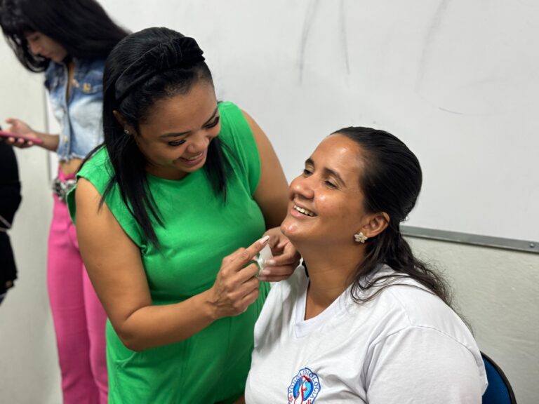 Palestra sobre cuidado vocal com a fonoaudióloga Sinthia Ferreira