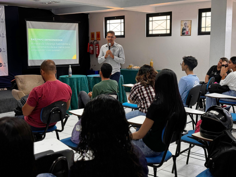 Alunos de Fisioterapia e Educação Física participam de palestra sobre empreendedorismo e propriedade intelectual