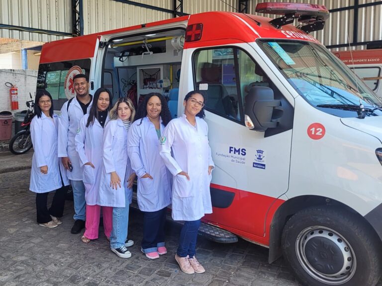 Alunos de Fisioterapia visitam sede do SAMU em Teresina